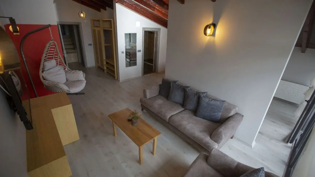 Double Suite with balcony (full double bed)