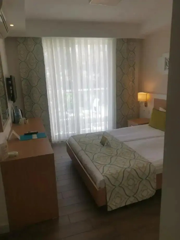 Standard Double room with partial sea view (full double bed)
