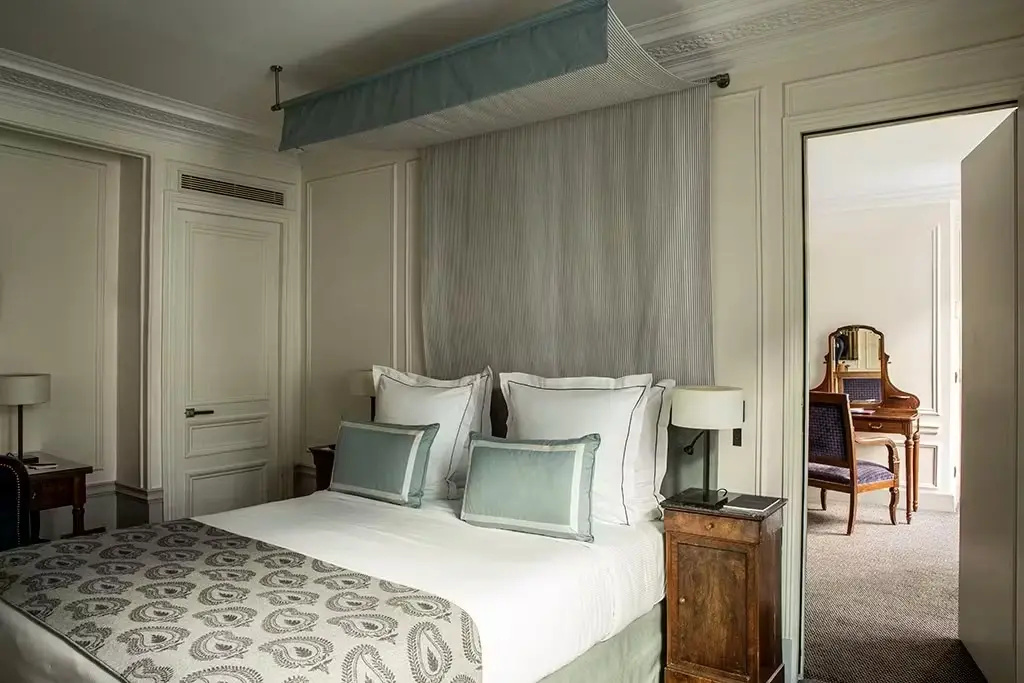 Deluxe Adjoining Family room