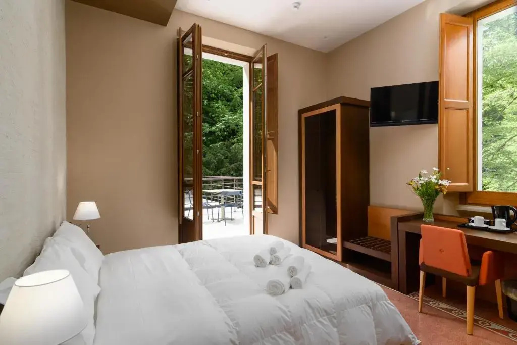 Superior Double room (full double bed)