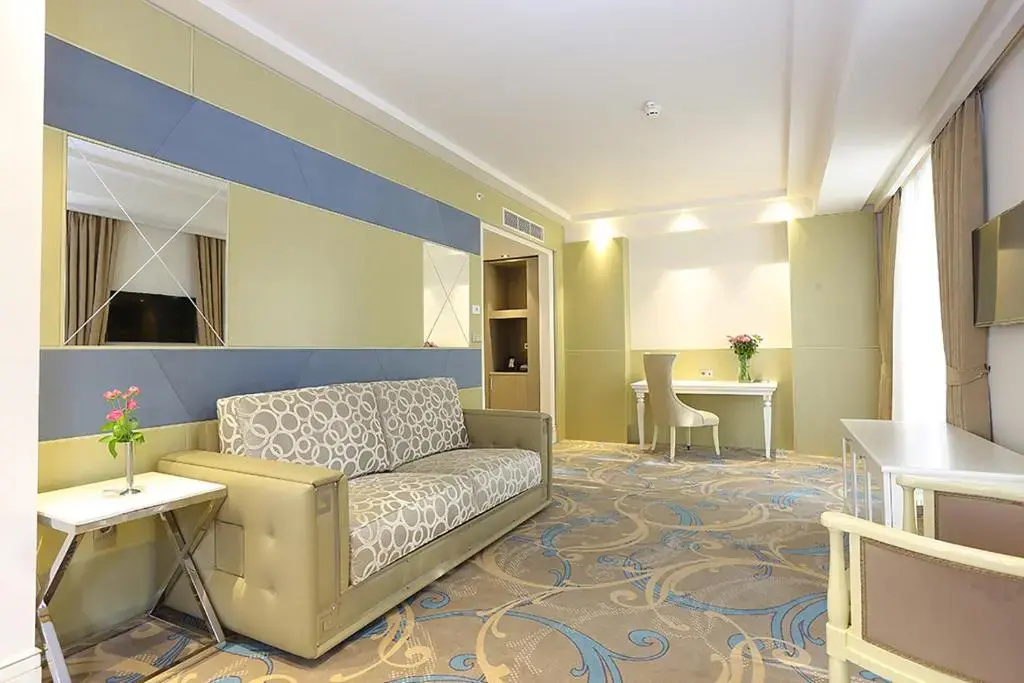 Ambassador Double Suite (full double bed)