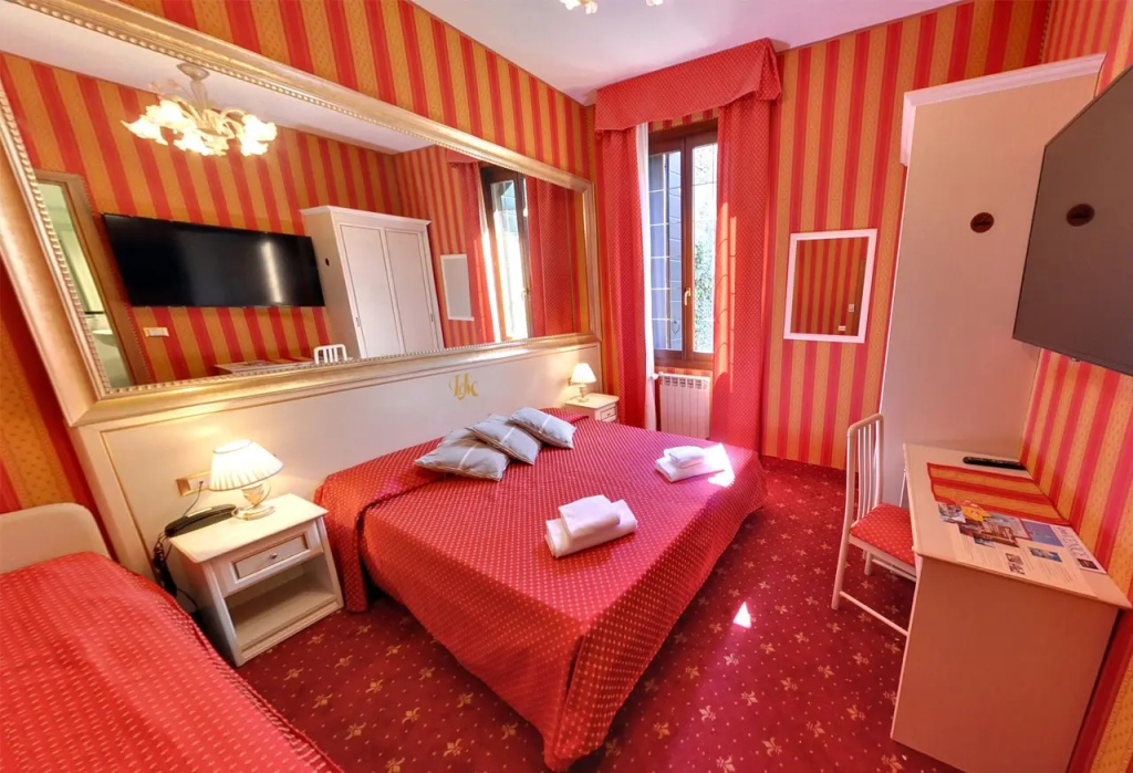 Classic Double room (full double bed)