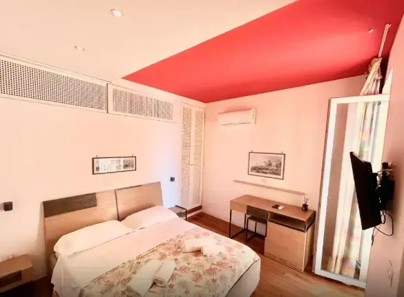 Deluxe Double room (full double bed)