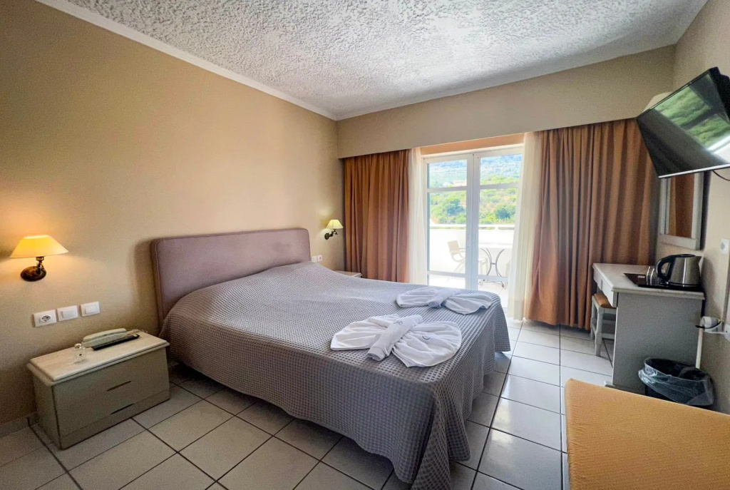 Standard Double room with sea view (full double bed)