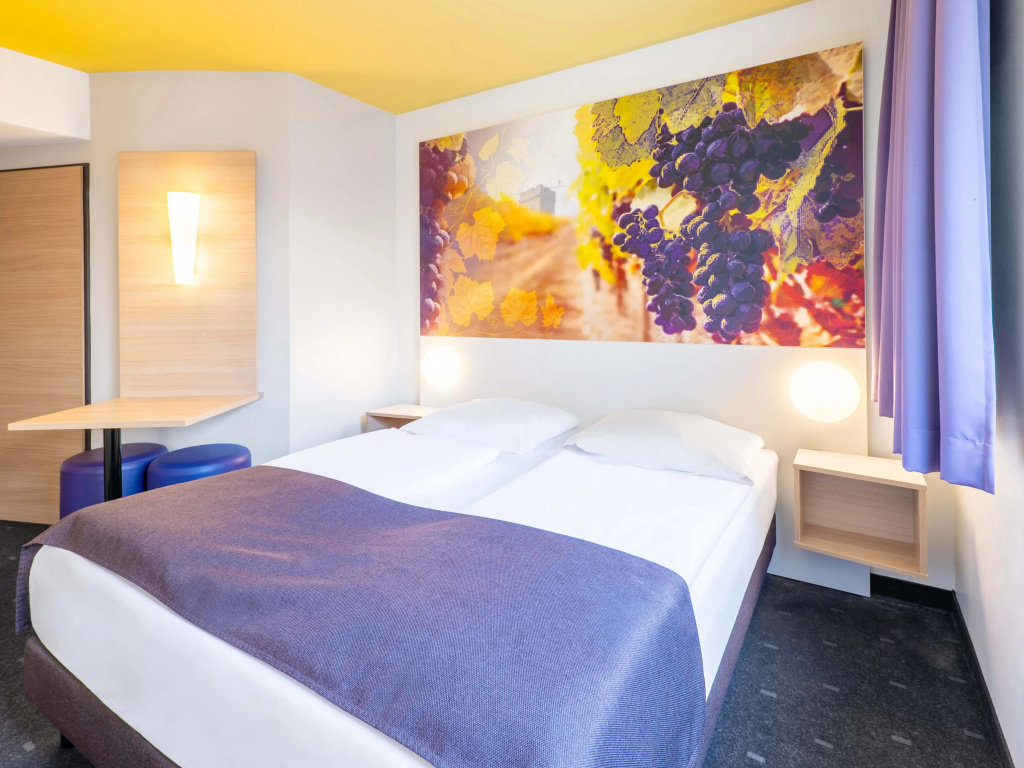 Double room (full double bed)