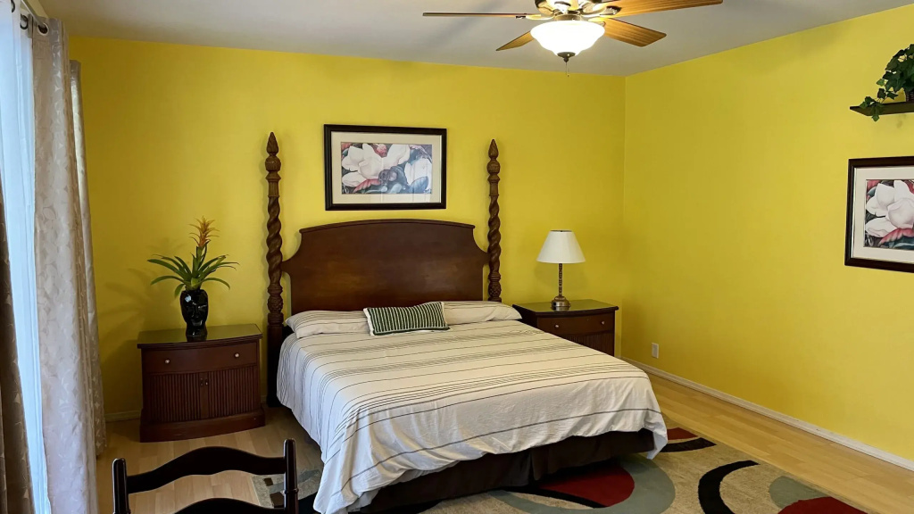 Honeycreeper Double room (full double bed)
