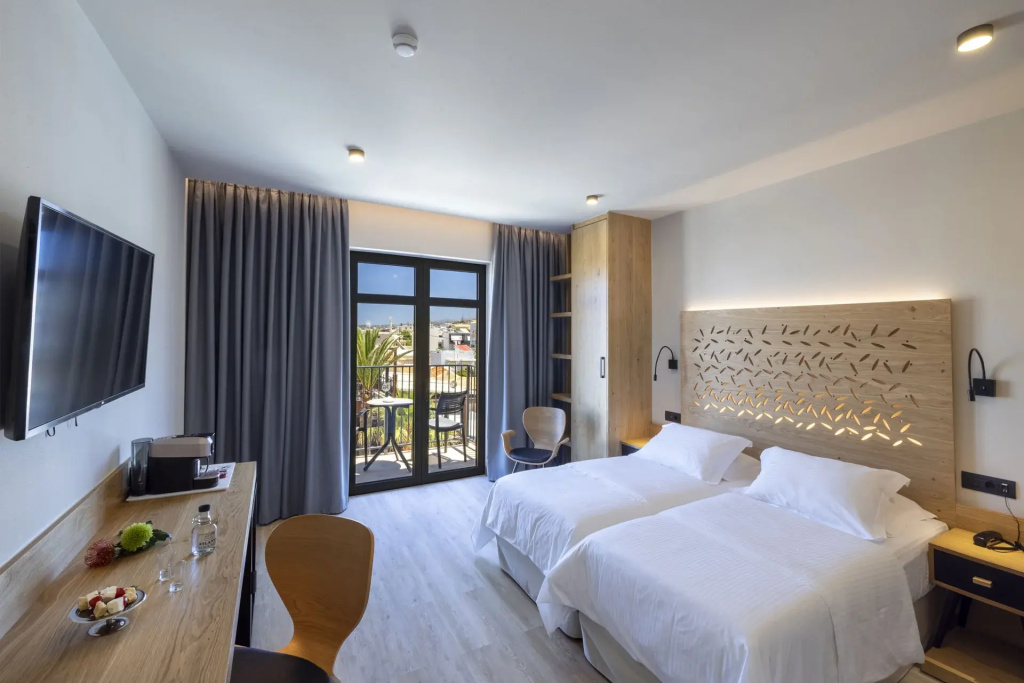 Superior Double room with garden view (full double bed)