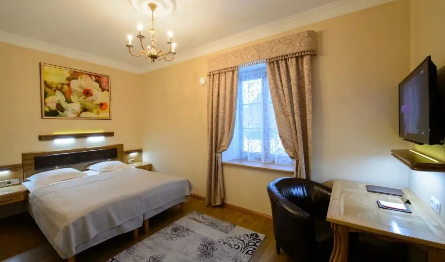 Double room (full double bed)
