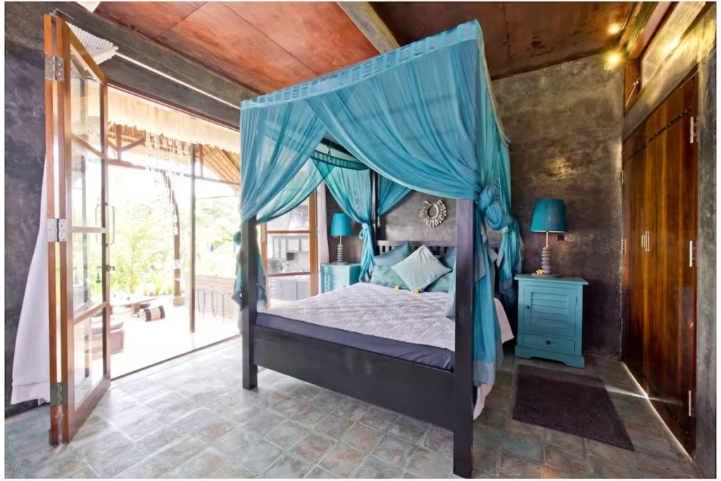 Blue Double room (full double bed)