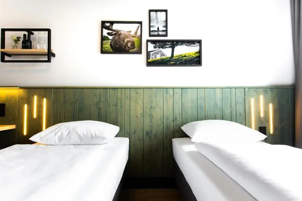 Lovly S Double room (twin beds)