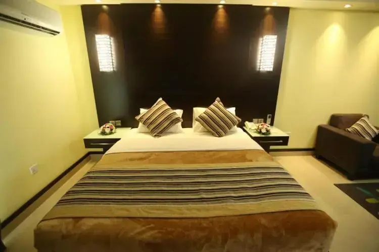 Double room (full double bed)
