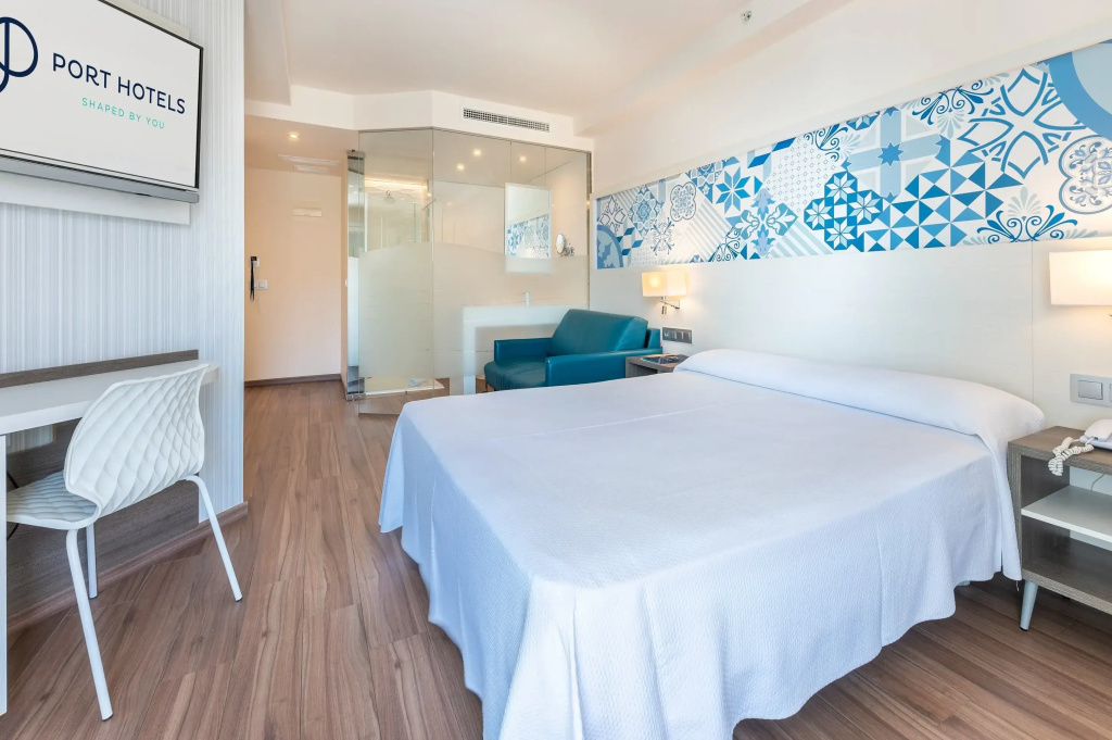 L Double room (full double bed)
