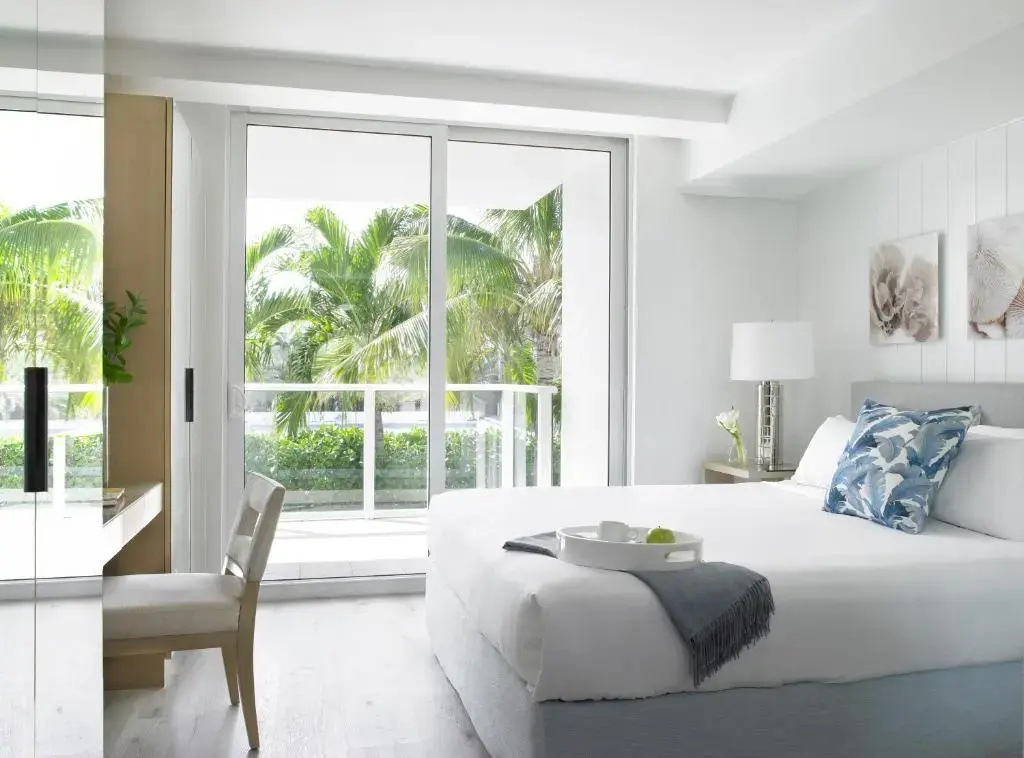 3 Bedrooms Sextuple Suite with balcony