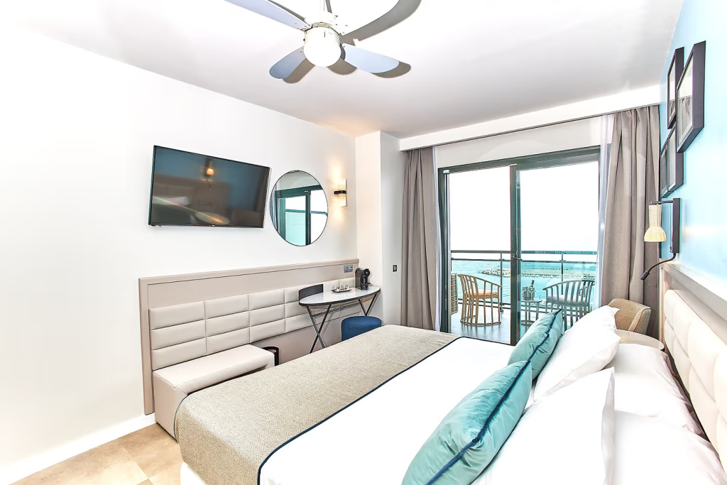 Deluxe Double room (full double bed)