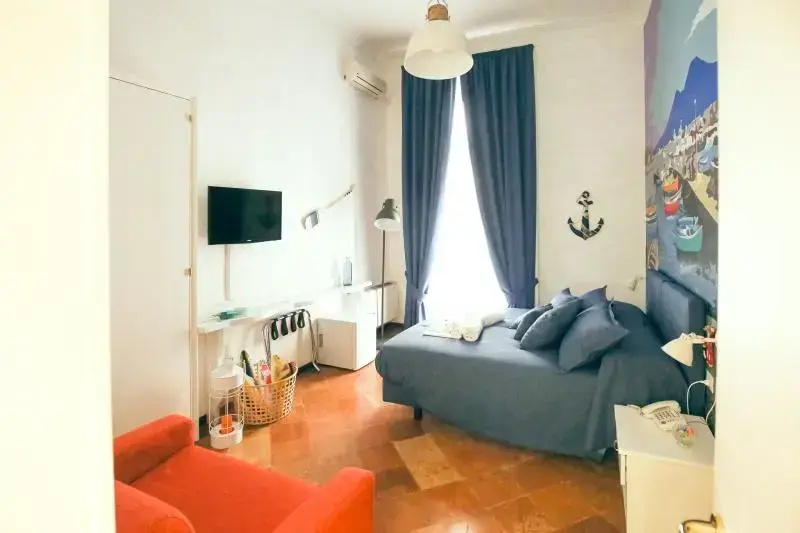 Mergellina Double room (full double bed)