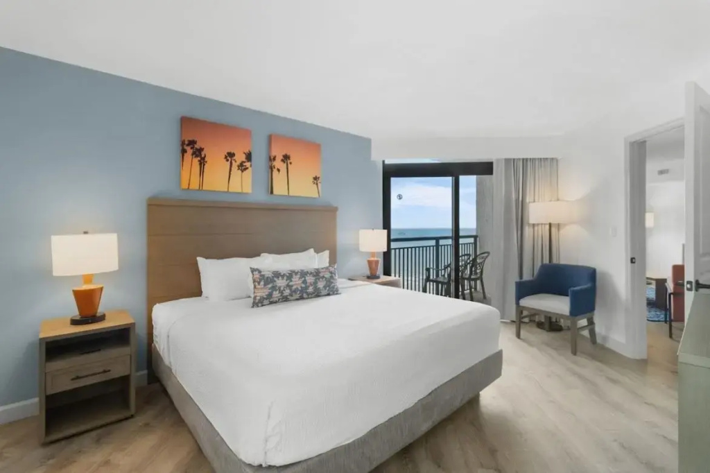 2 Bedrooms North Tower Deluxe Condo with ocean view