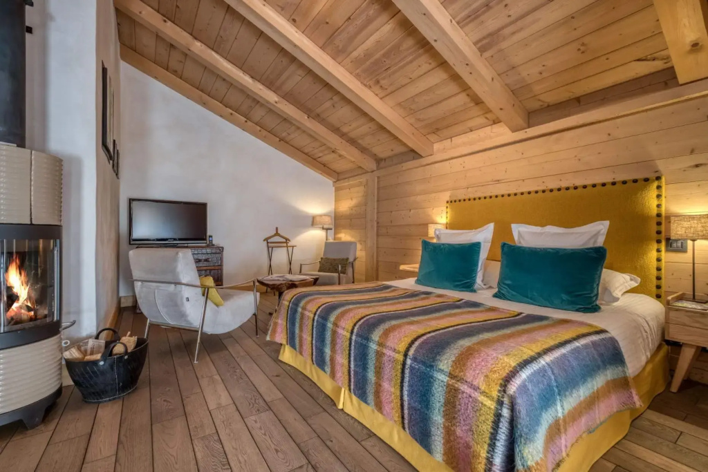 Deluxe Double room (full double bed)