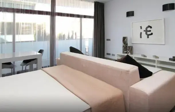 Double Studio (full double bed)