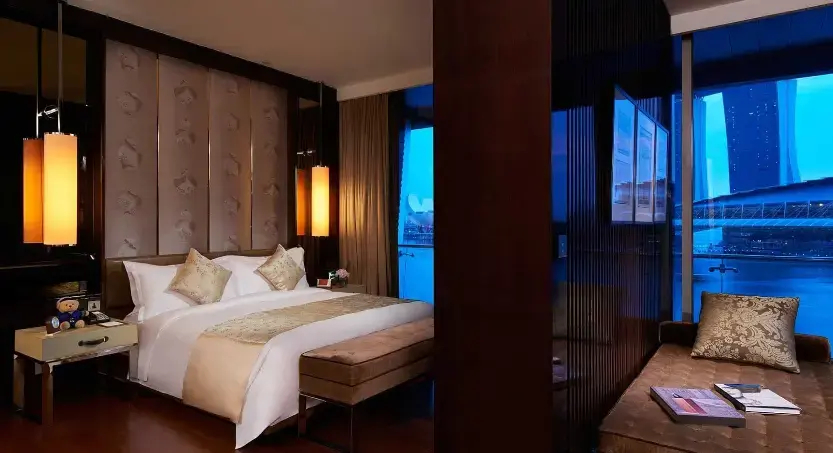Theme Double Suite with bay view full double bed