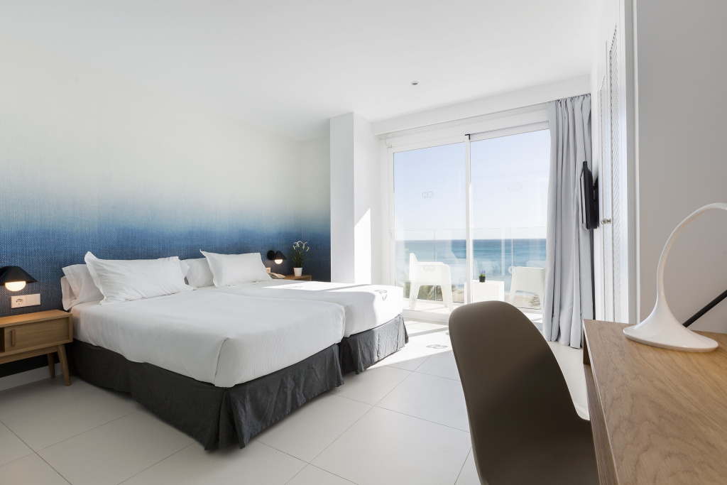 Double room seafront (twin beds)