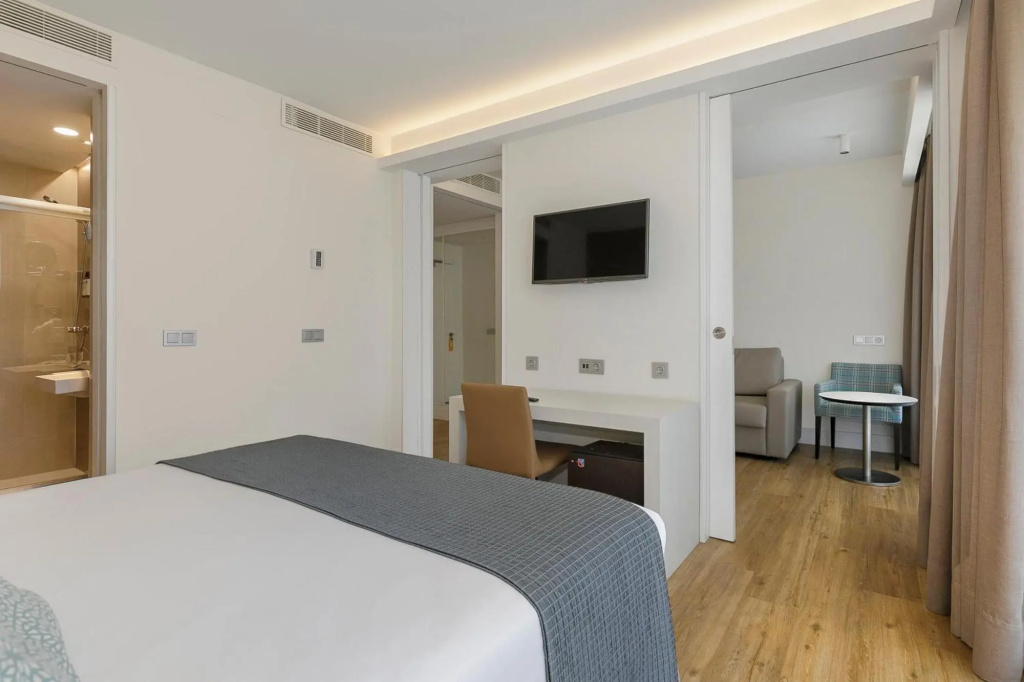 Family Double Junior Suite (full double bed)