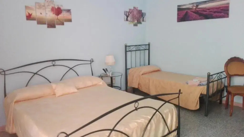 Standard Triple room with balcony and with city view