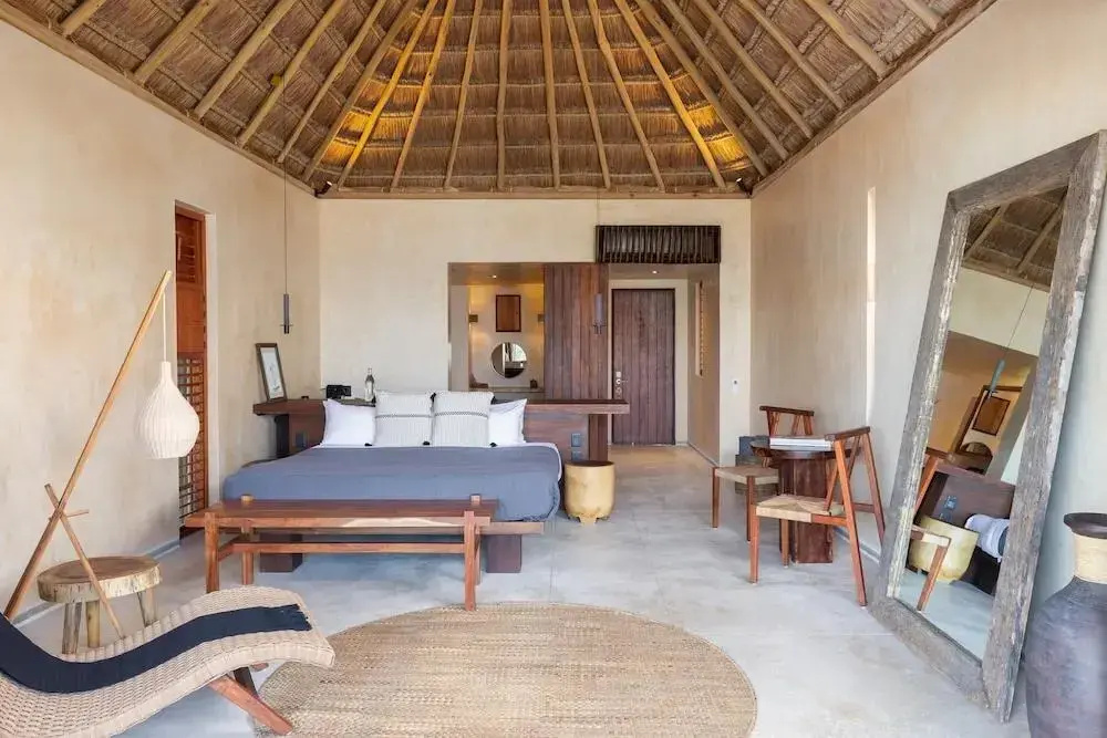 Ground Floor Double Suite oceanfront full double bed