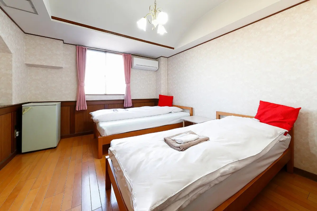 Ladies Double room (twin beds)