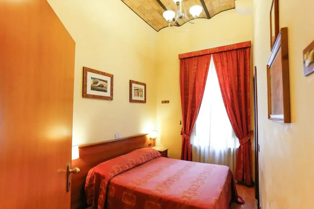 French Double room (full double bed)