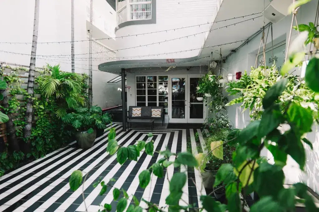 The Cove By Renzzi Hotel - 2