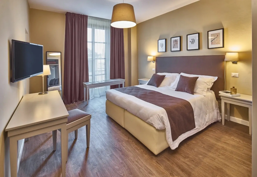Double room (full double bed)