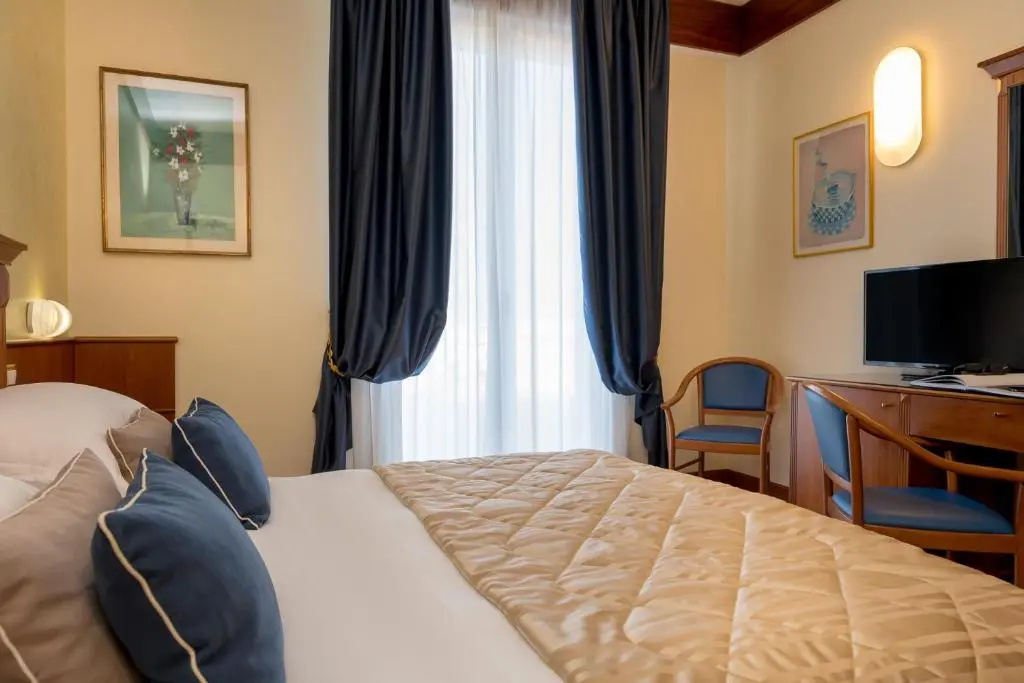 Terrace Triple room with sea view