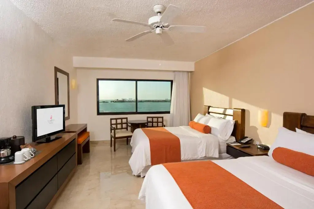 Swim Up Double room (full double bed)