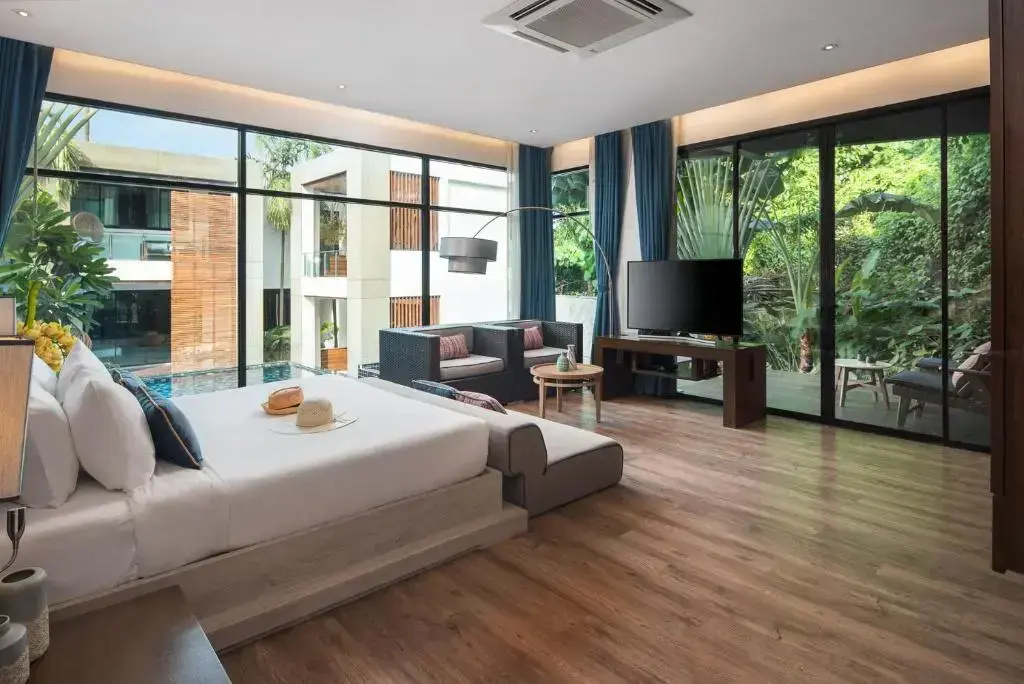 Pool Access Double Junior Suite (full double bed)