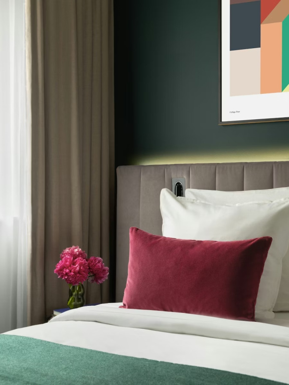 Small Double room (full double bed)
