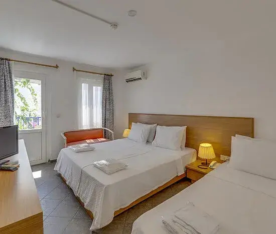 Standard Triple room