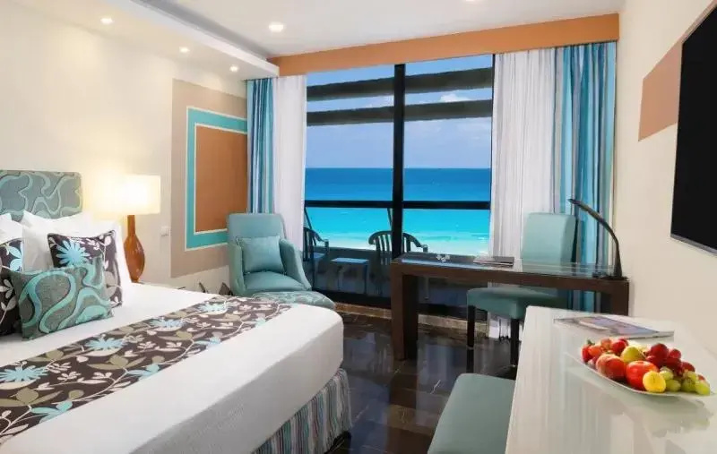 Pyramid Double room oceanfront (full double bed)