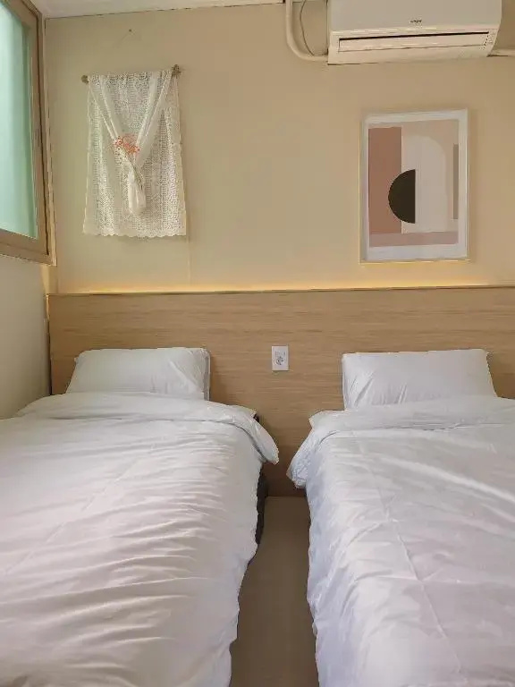 Double room (twin beds)