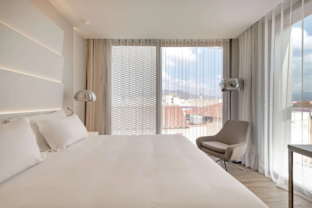 Superior Double room with city view (full double bed)