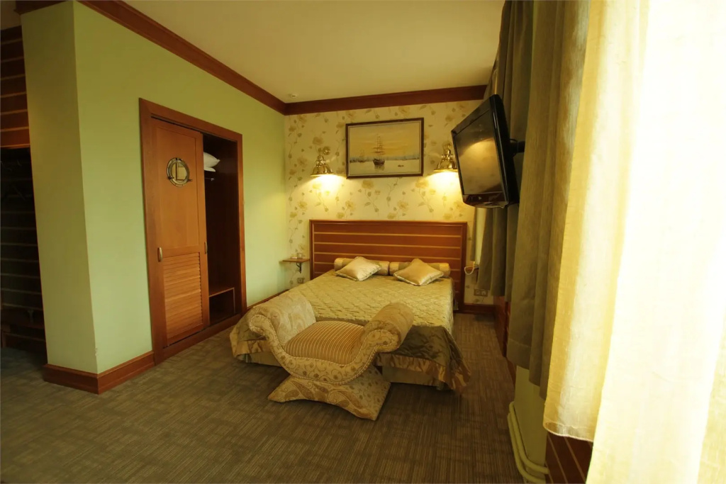 Double Junior Suite (full double bed)