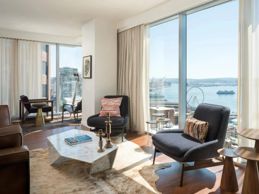 Executive Double Studio Suite with city view full double bed