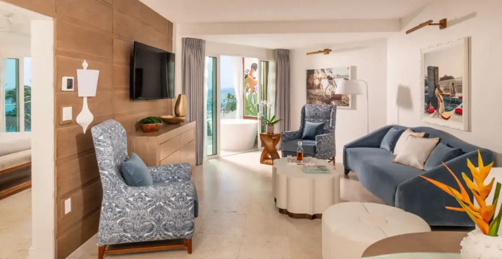 Butler Suite Tranquility Soaking Tub Mammee Bay c 1 комнатой с балконом и с видом на океан в Sandals Dunns River All Inclusive