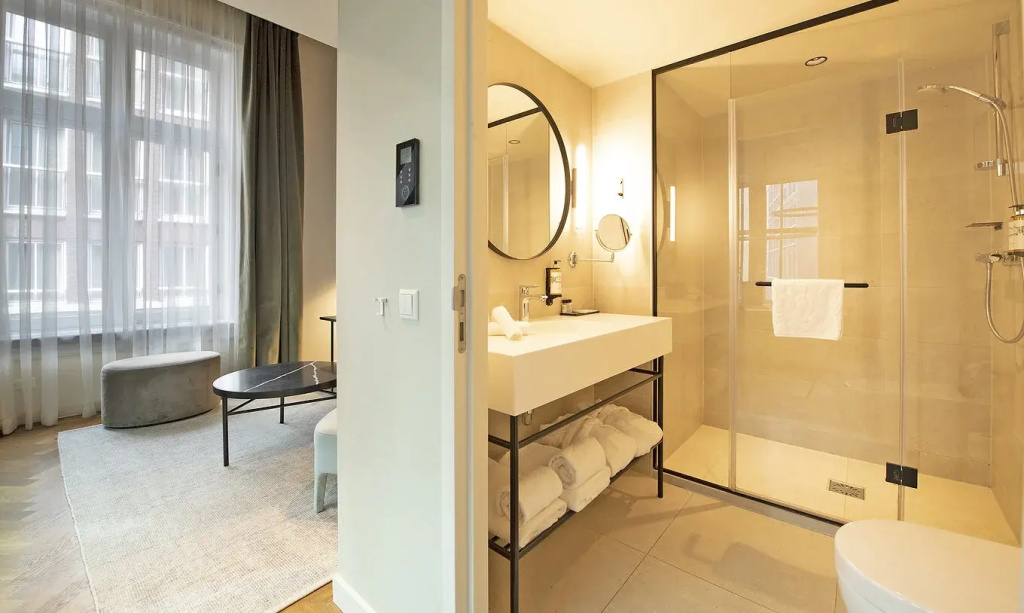 Pestana Amsterdam Riverside - Tap to explore photos