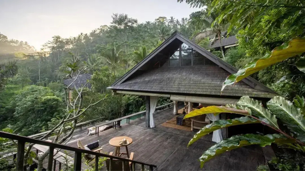 Buahan, A Banyan Tree Escape