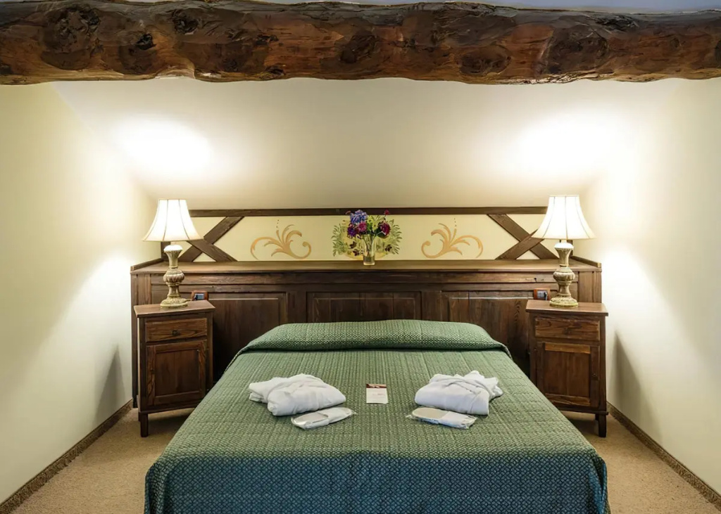 Double Suite (full double bed)