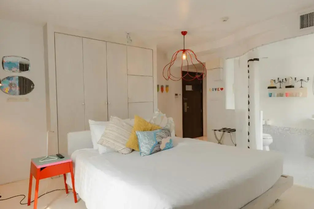 Artist Signature by Chalit Double room (full double bed)