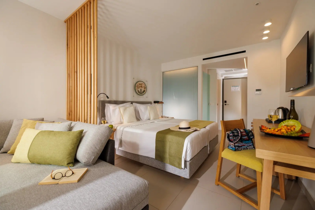 Superior Comfort Sharing Pool Double room with garden view (twin beds)