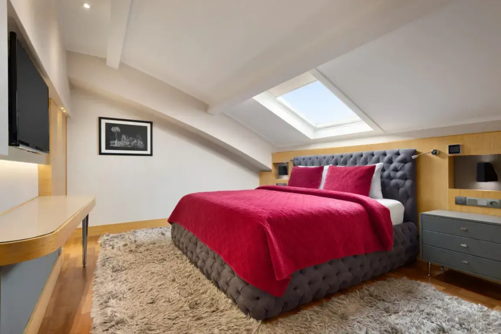 Double Suite full double bed