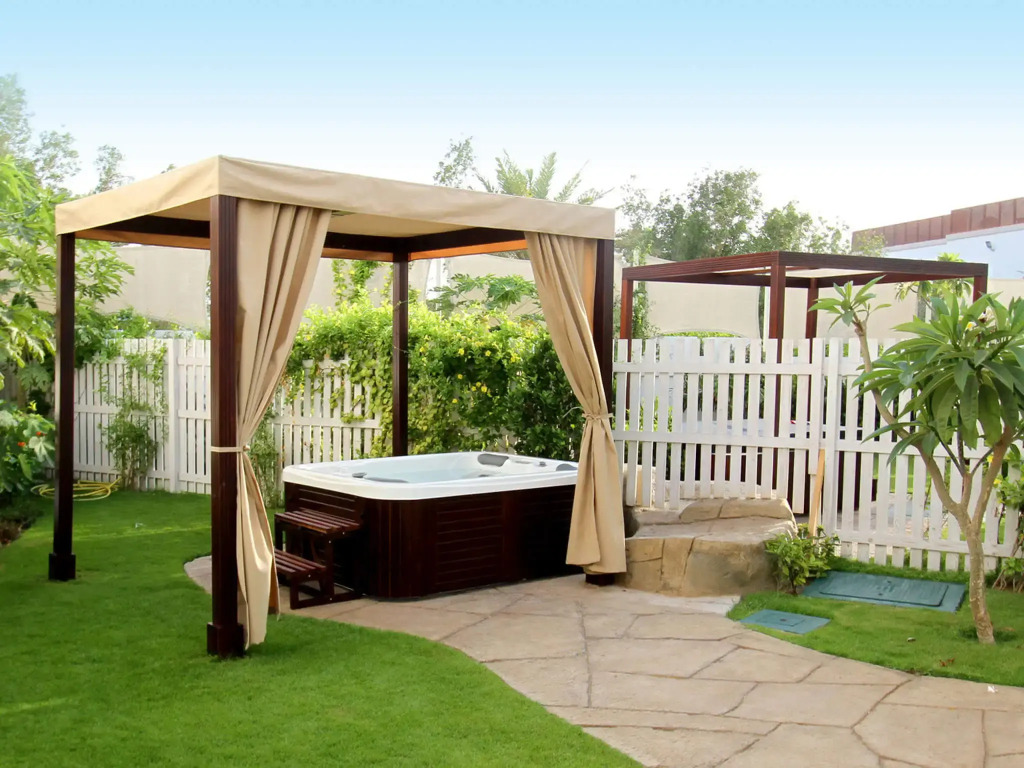 Dubai Marine Beach Resort & Spa