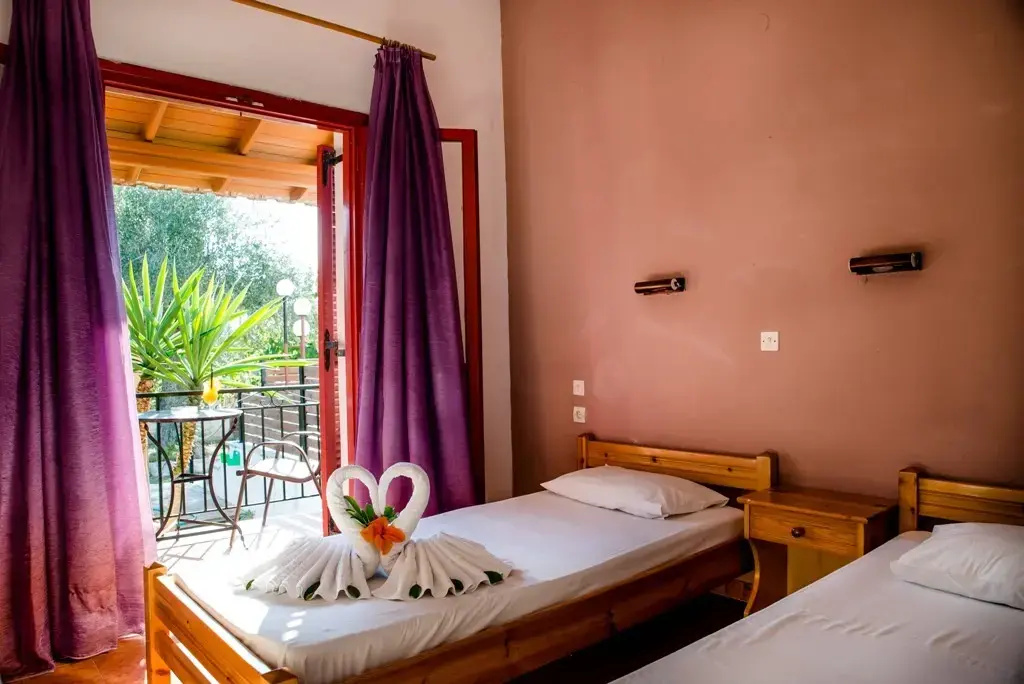 Standard Triple room